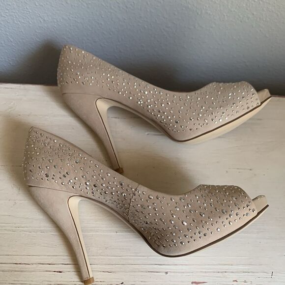 Gianni Bini Nude Peep Toe Heels With Silver Embellishments Size 7.5 - Picture 4 of 8